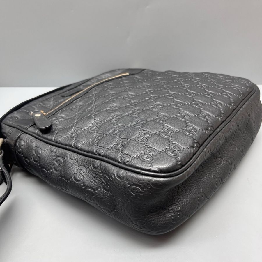 Gucci古馳 97新 黑色壓花郵差包-3