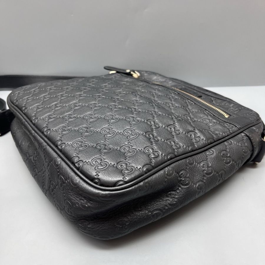 Gucci古馳 97新 黑色壓花郵差包-4