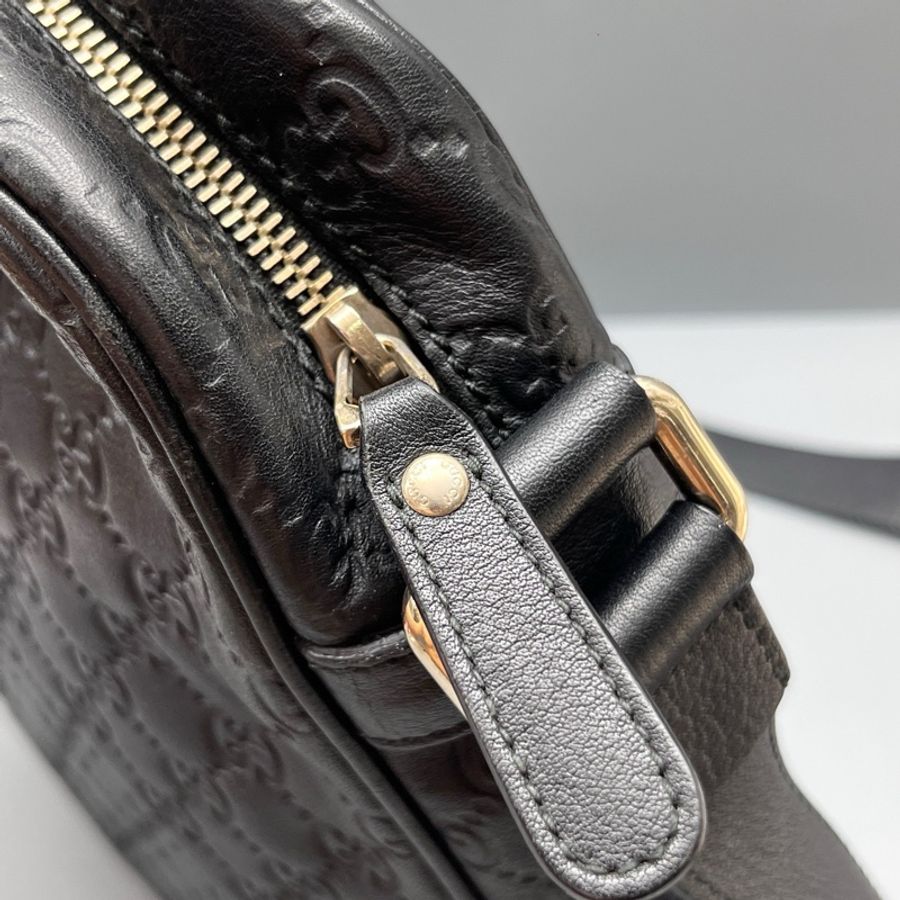 Gucci古馳 97新 黑色壓花郵差包-6