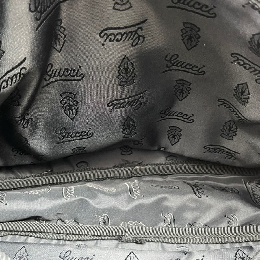 Gucci古馳 97新 黑色壓花郵差包-9