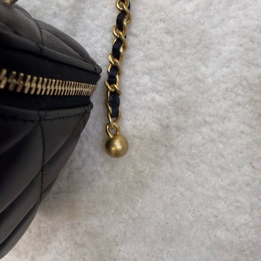 Chanel黑羊皮金球調節釦長盒子-4