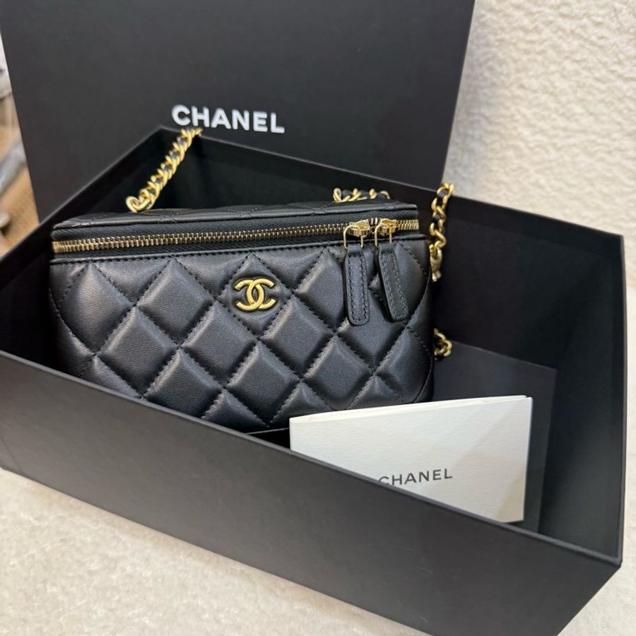 Chanel黑羊皮金球調節釦長盒子-9
