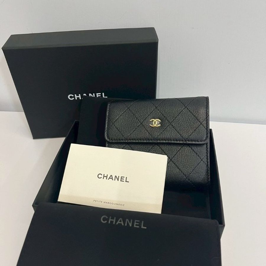 Chanel 三摺黑金短夾 荔枝皮-0
