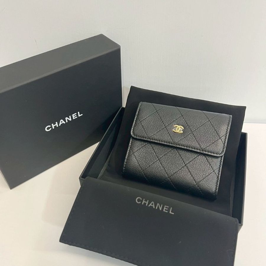 Chanel 三摺黑金短夾 荔枝皮-1