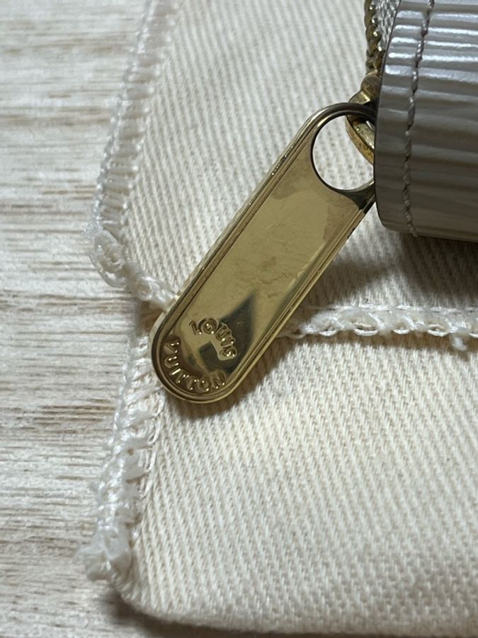 LOUIS VUITTON ZIPPY EPI-0