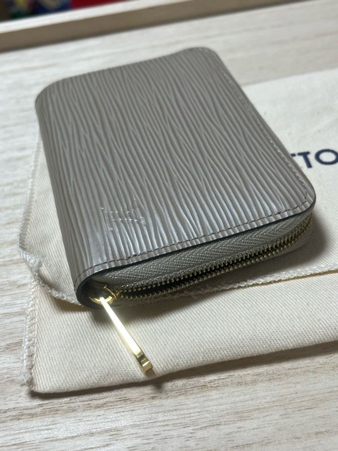 LOUIS VUITTON ZIPPY EPI-2