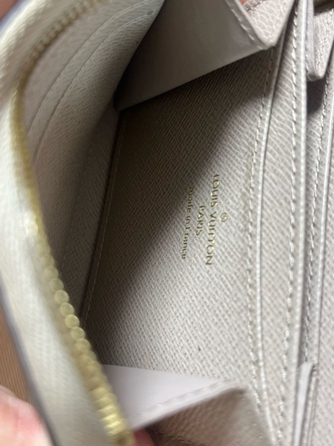 LOUIS VUITTON ZIPPY EPI-3