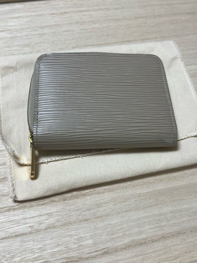 LOUIS VUITTON ZIPPY EPI-5