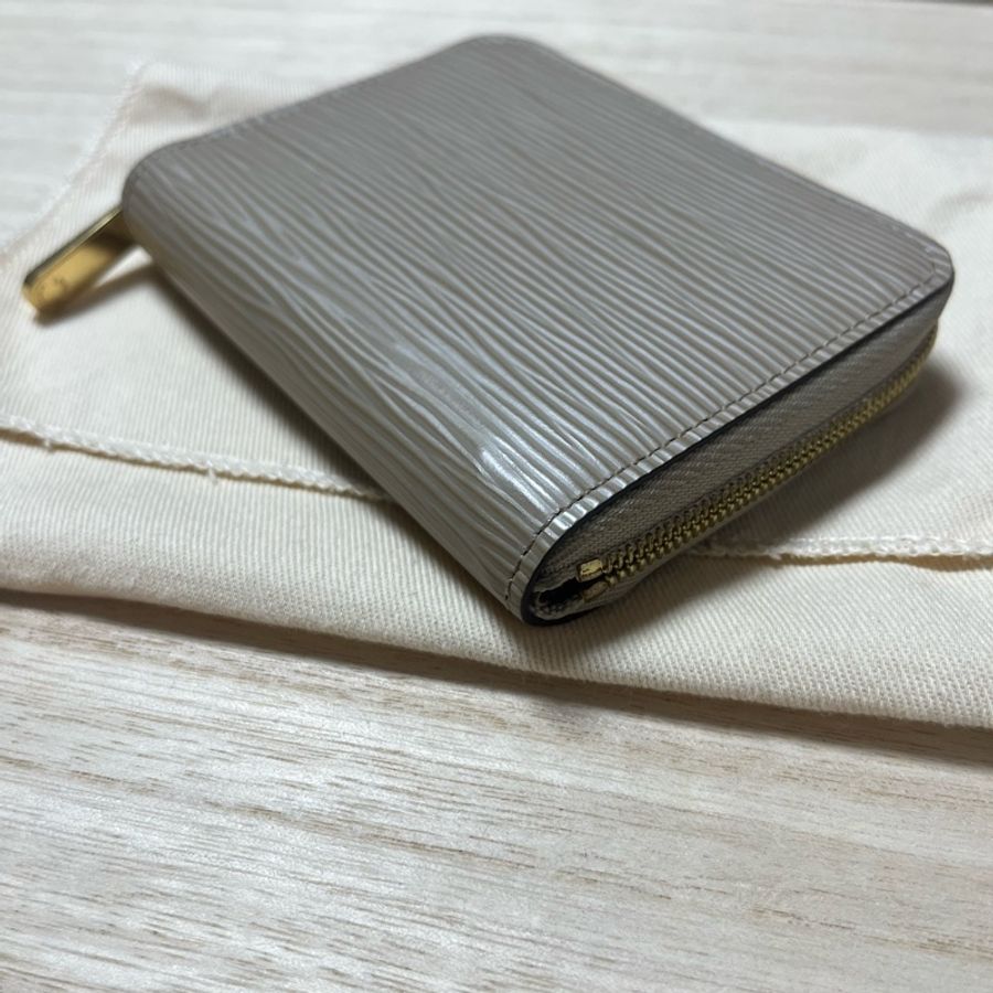 LOUIS VUITTON ZIPPY EPI-10