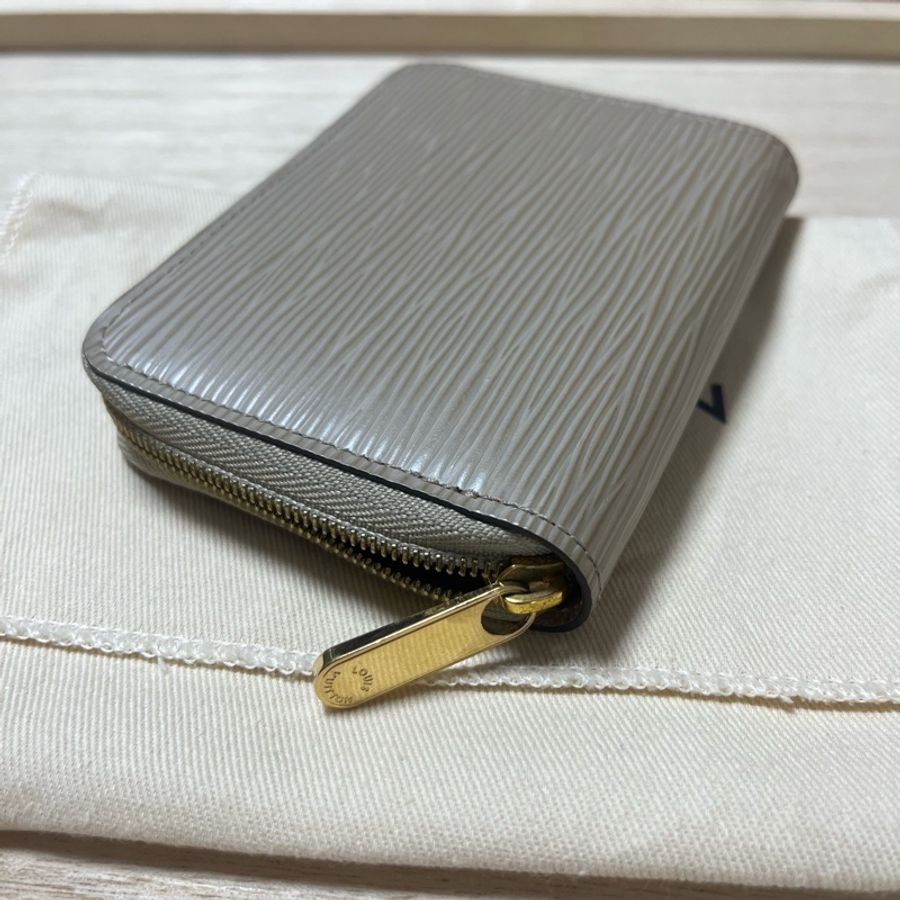 LOUIS VUITTON ZIPPY EPI-12