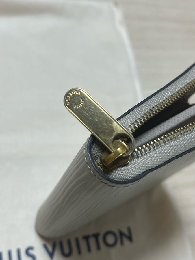 LOUIS VUITTON ZIPPY EPI-17