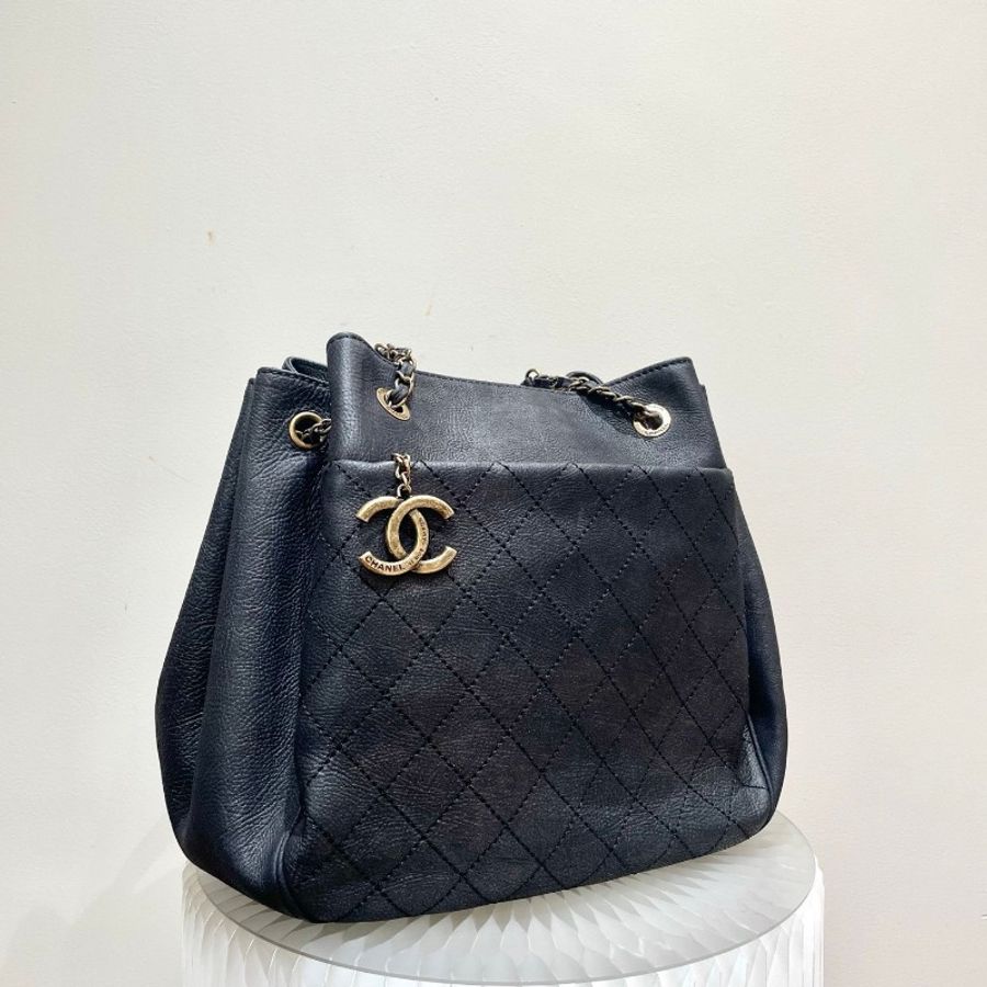 Chanel香奈兒黑金牛皮托特包✨復古做舊五金設計-1