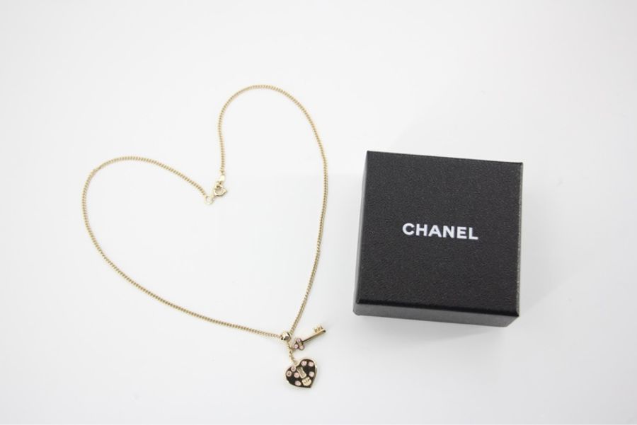 Chanel Vintage 02P 水鑽粉紅鑽愛心鎖匙金屬頸鏈-3