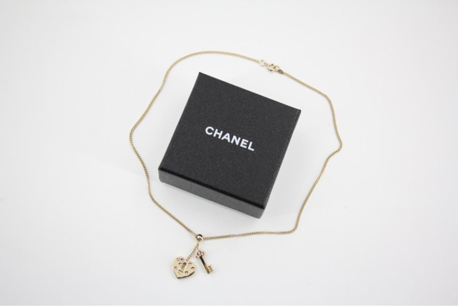 Chanel Vintage 02P 水鑽粉紅鑽愛心鎖匙金屬頸鏈-4