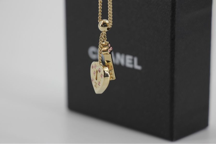Chanel Vintage 02P 水鑽粉紅鑽愛心鎖匙金屬頸鏈-6