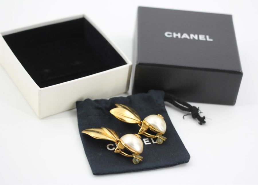Chanel Vintage 99P 仿珍珠金色葉形吊墜耳環-4