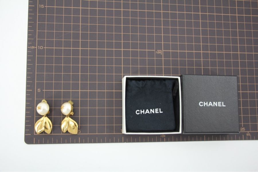 Chanel Vintage 99P 仿珍珠金色葉形吊墜耳環-9