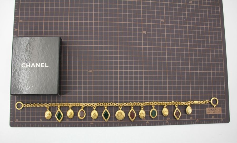 Chanel Vintage 71-80 琉璃紅綠菱形橢圓形鍍金頸鏈-9