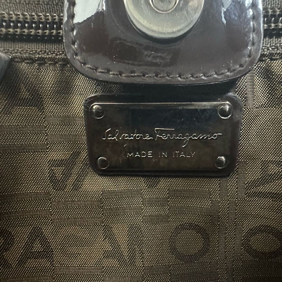 【赫蒂國際精品】 Salvatore Ferragamo 動物紋乙烯基手提包 vintage 二手 中古-30