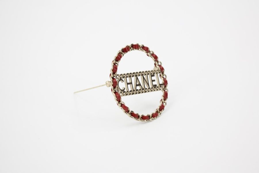 Chanel B18K 皮革紅色金屬圓形大胸針-3