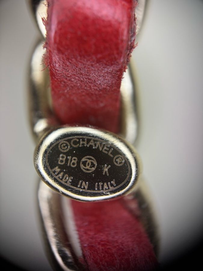 Chanel B18K 皮革紅色金屬圓形大胸針-8