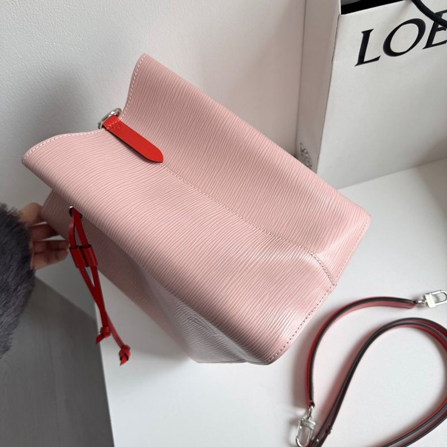 路易威登/Louis Vuitton Noe櫻花粉中號水波紋水桶包-2
