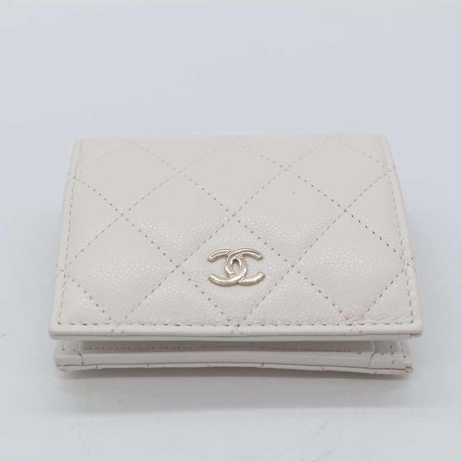 Chanel 香奈兒 白色 牛皮 兩折短夾 淡金扣 晶片款-4