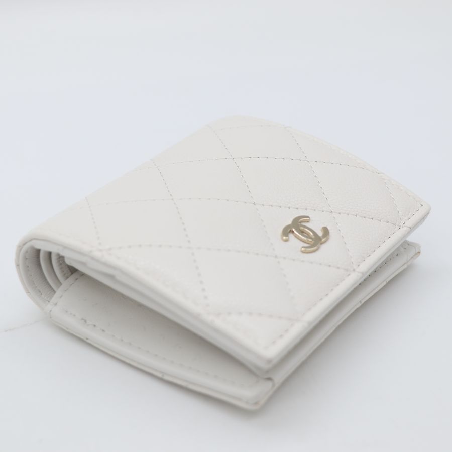 Chanel 香奈兒 白色 牛皮 兩折短夾 淡金扣 晶片款-6