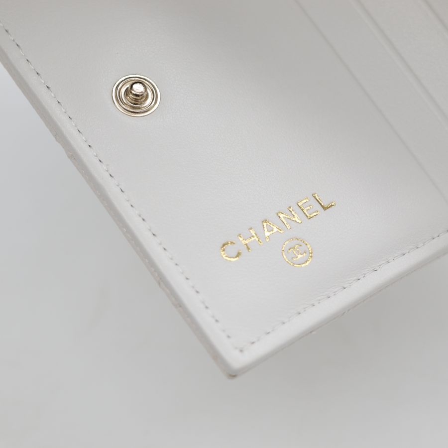 Chanel 香奈兒 白色 牛皮 兩折短夾 淡金扣 晶片款-8