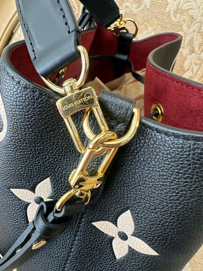 LV 黑拼米白牛皮金釦NeoNoe MM手提肩斜背水桶包M45497-11