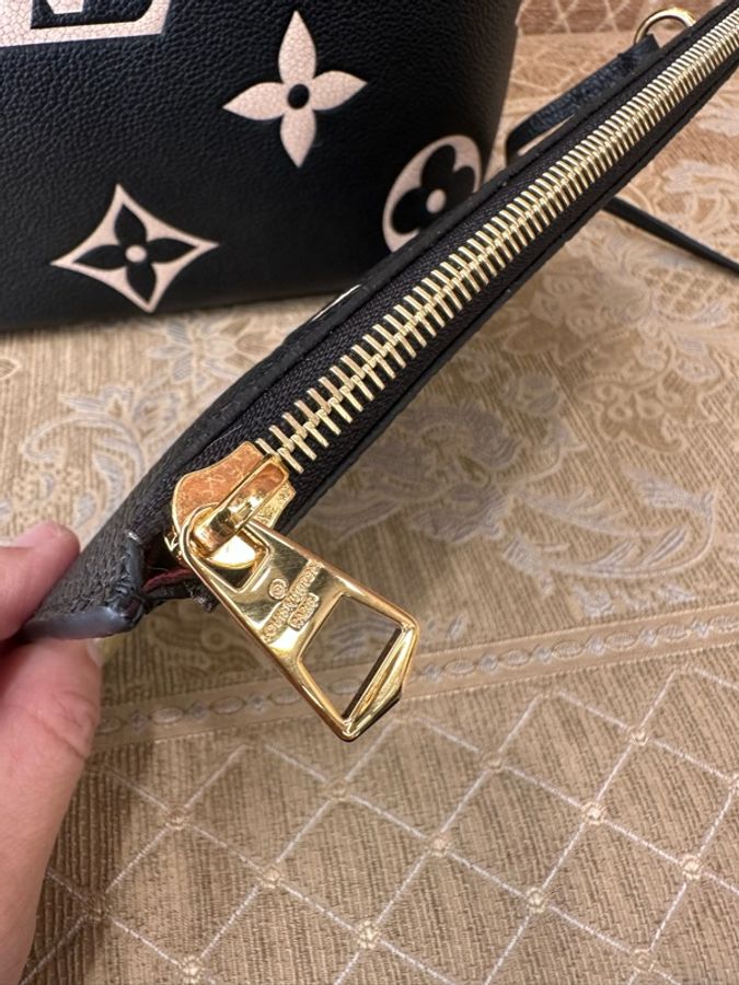 LV 黑拼米白牛皮金釦NeoNoe MM手提肩斜背水桶包M45497-12