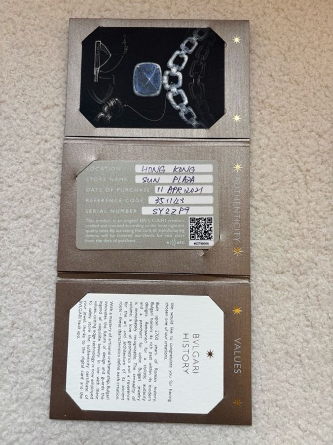 寶格麗孔雀石大綠扇子邊鑽項鍊,清雅貴氣滿滿。孔雀石寓意高貴、好運、平安。專櫃價人民幣 53,100 元。-14