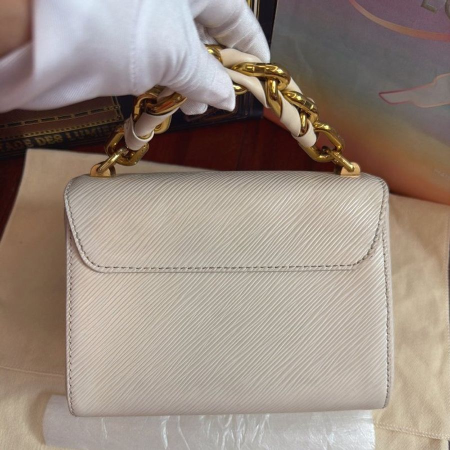 近新品 路易威登/Louis Vuitton Twist米白色肩背包 芯片款-6