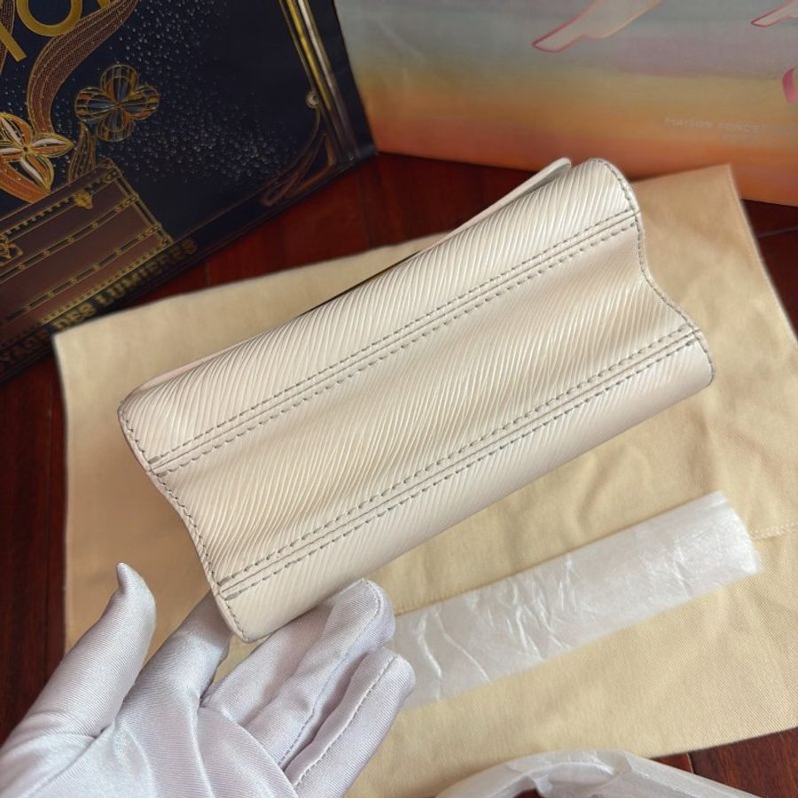 近新品 路易威登/Louis Vuitton Twist米白色肩背包 芯片款-7