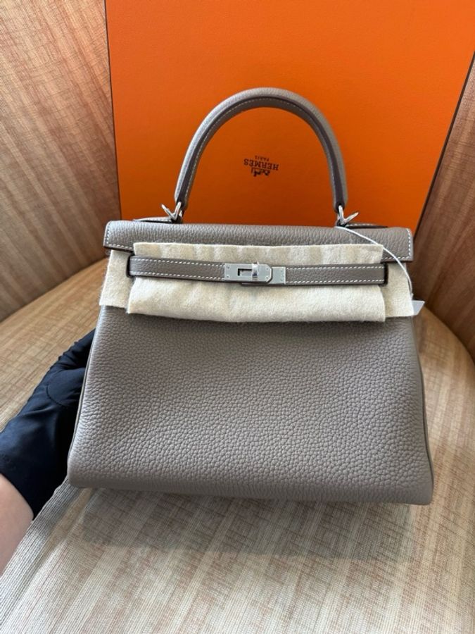 愛馬仕 Hermès Kelly 25 大象灰(Etoupe),銀扣,Togo 皮,全新全套,W 刻印,24 年 12 月票據。-13