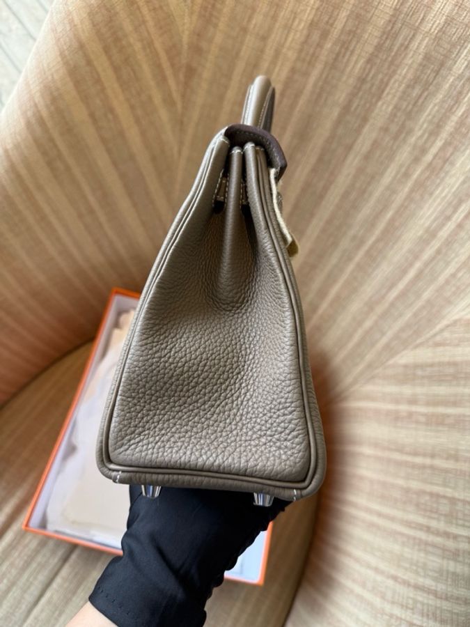 愛馬仕 Hermès Kelly 25 大象灰(Etoupe),銀扣,Togo 皮,全新全套,W 刻印,24 年 12 月票據。-25