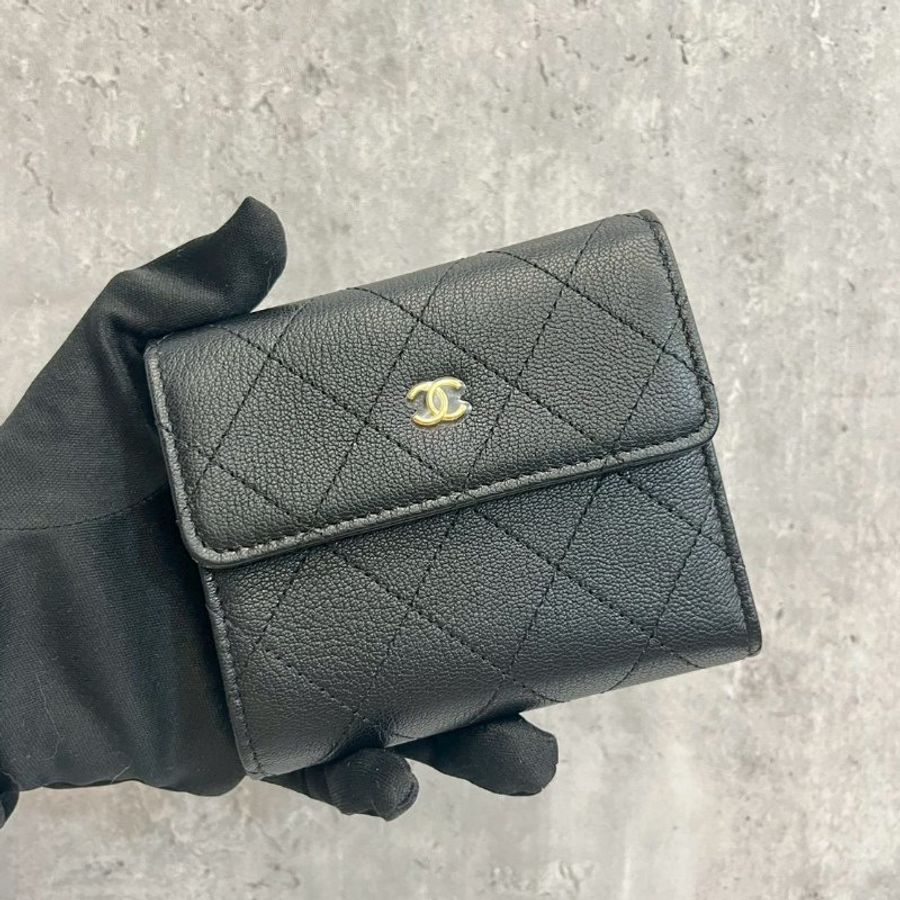 Chanel 三摺黑金短夾 荔枝皮-1