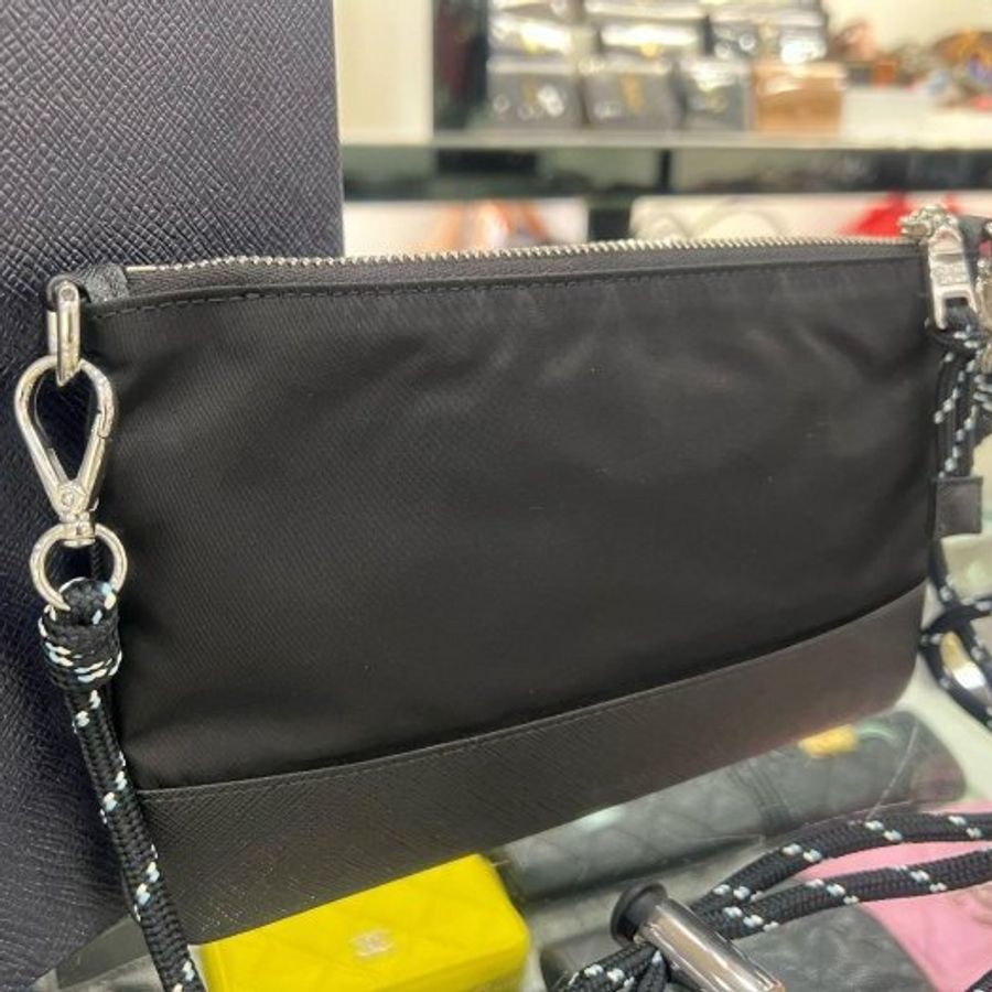 東區正精品㊣PRADA 2ZT073 IPHONE case Re-Nylon 全新黑色尼龍銀三角牌拉鍊抽繩戶外風掛繩手機包肩背包斜背包RZ6533-5