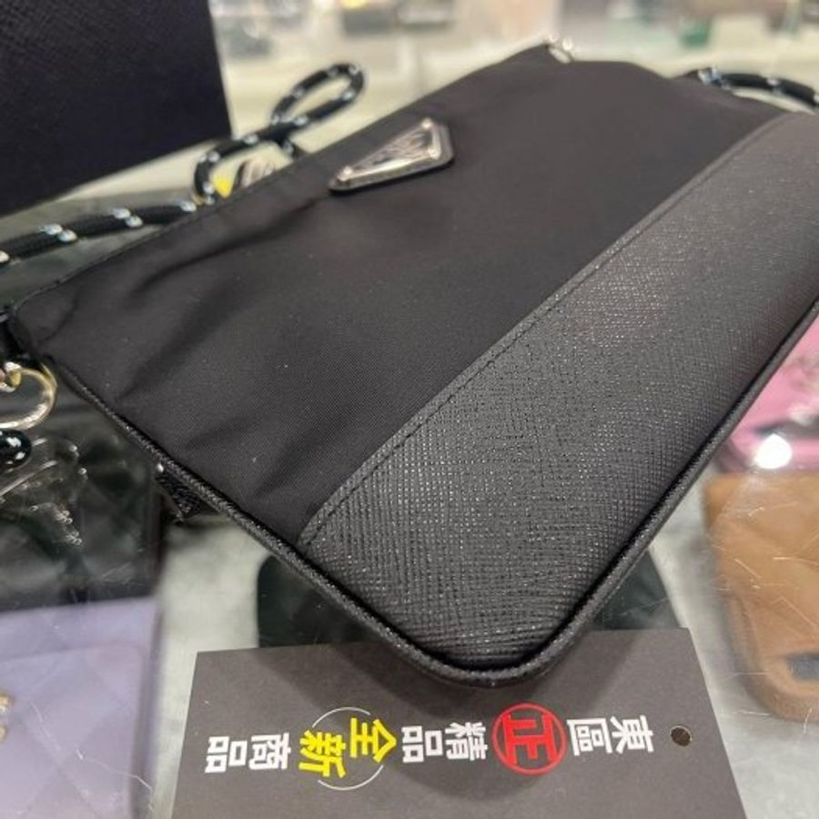 東區正精品㊣PRADA 2ZT073 IPHONE case Re-Nylon 全新黑色尼龍銀三角牌拉鍊抽繩戶外風掛繩手機包肩背包斜背包RZ6533-7