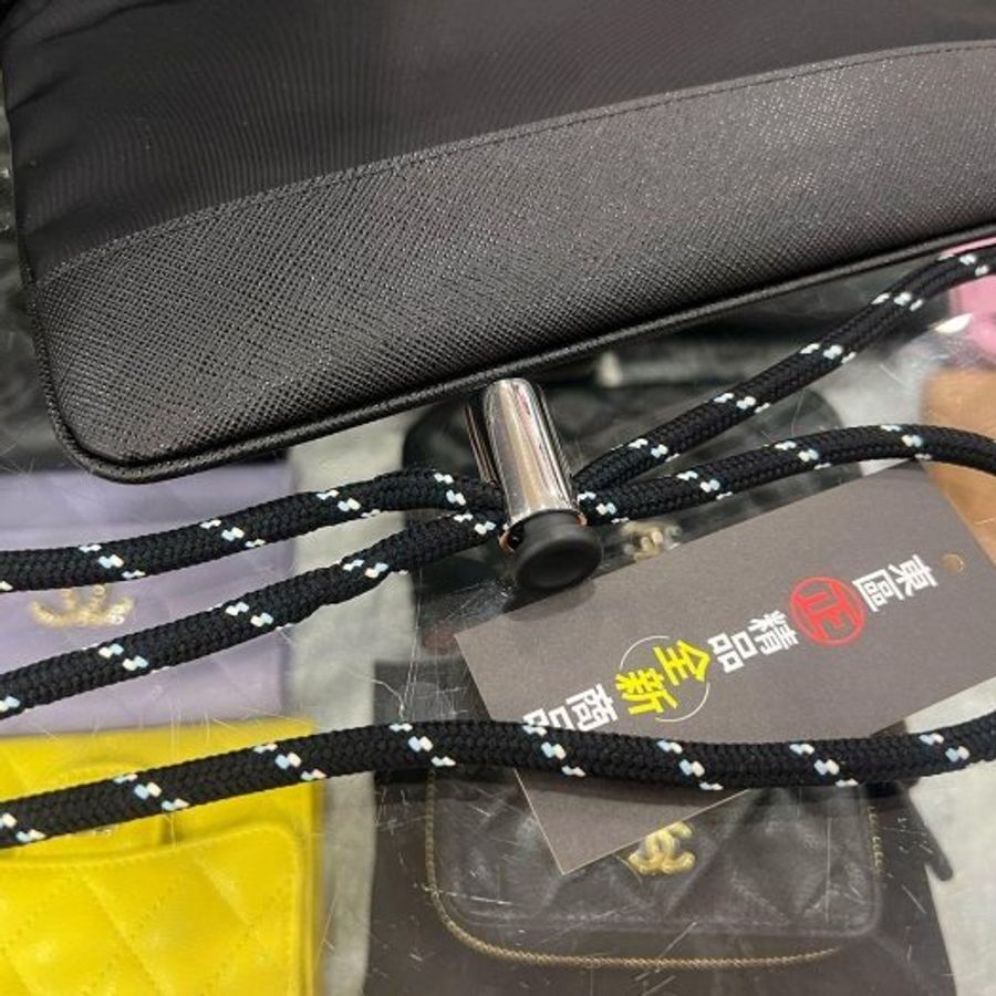 東區正精品㊣PRADA 2ZT073 IPHONE case Re-Nylon 全新黑色尼龍銀三角牌拉鍊抽繩戶外風掛繩手機包肩背包斜背包RZ6533-9