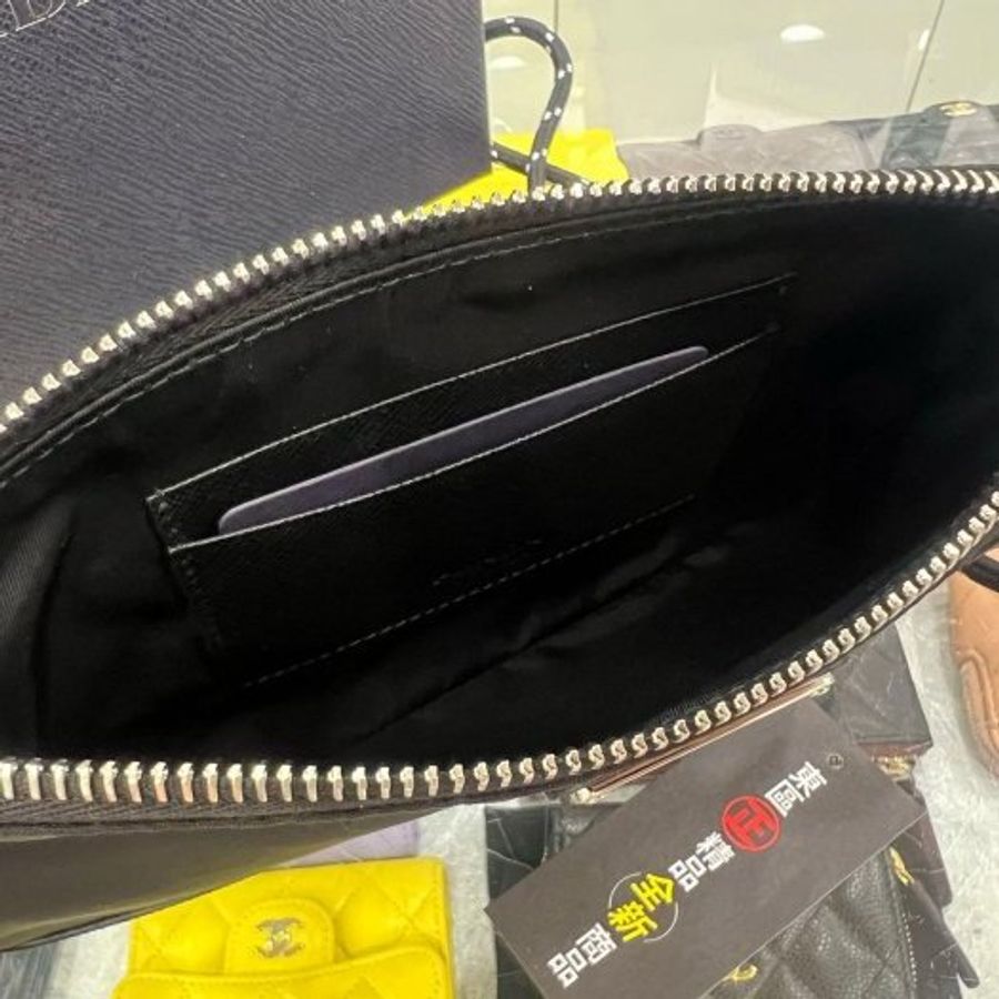 東區正精品㊣PRADA 2ZT073 IPHONE case Re-Nylon 全新黑色尼龍銀三角牌拉鍊抽繩戶外風掛繩手機包肩背包斜背包RZ6533-10