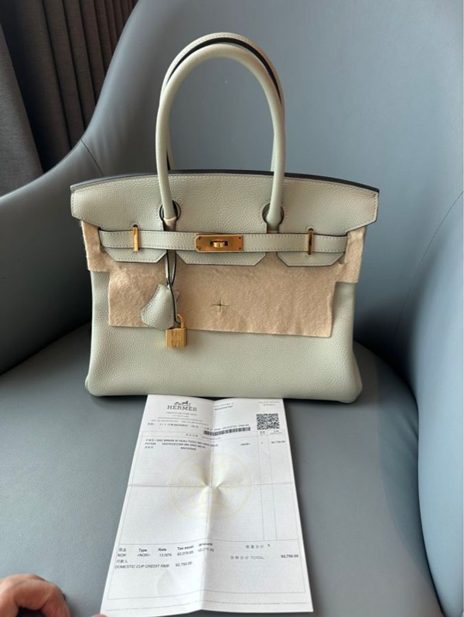 HERMES 愛馬仕 Birkin 30 冰清灰,B 刻印,Togo 皮,閒置未使用,在不同光線下呈現「灰中帶綠」的微妙變化。-1