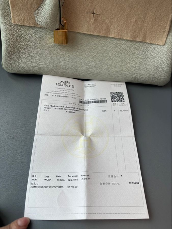 HERMES 愛馬仕 Birkin 30 冰清灰,B 刻印,Togo 皮,閒置未使用,在不同光線下呈現「灰中帶綠」的微妙變化。-3