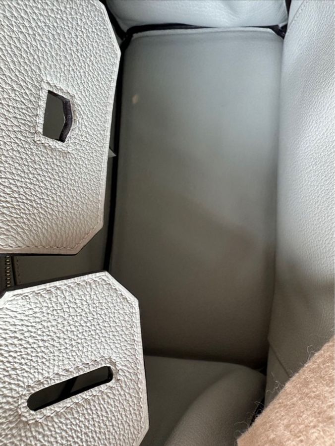 HERMES 愛馬仕 Birkin 30 冰清灰,B 刻印,Togo 皮,閒置未使用,在不同光線下呈現「灰中帶綠」的微妙變化。-4