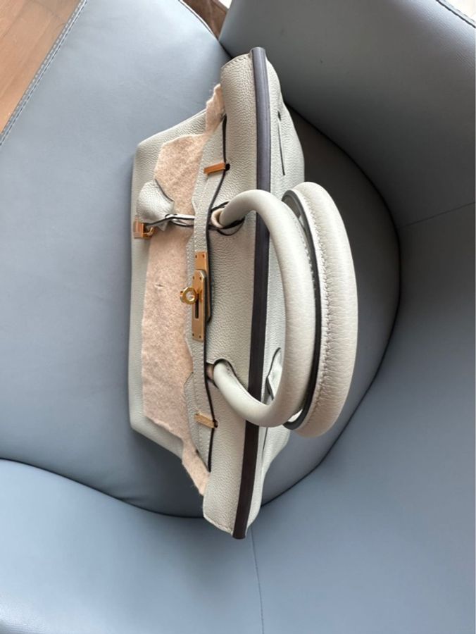 HERMES 愛馬仕 Birkin 30 冰清灰,B 刻印,Togo 皮,閒置未使用,在不同光線下呈現「灰中帶綠」的微妙變化。-5
