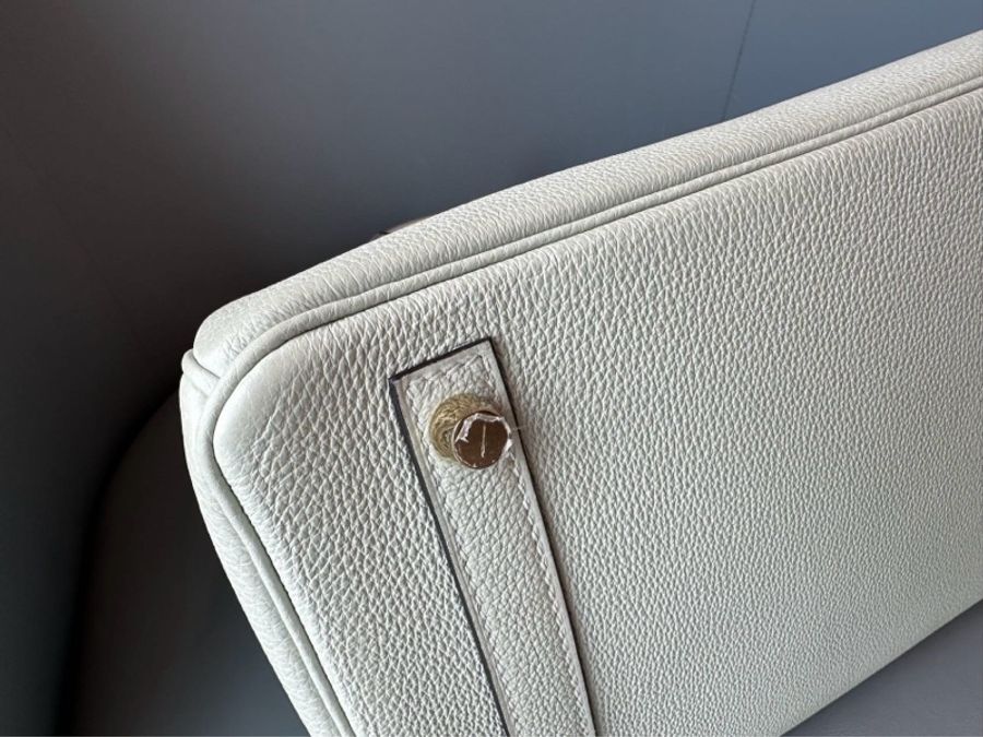 HERMES 愛馬仕 Birkin 30 冰清灰,B 刻印,Togo 皮,閒置未使用,在不同光線下呈現「灰中帶綠」的微妙變化。-12