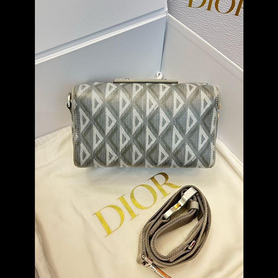 DIOR迪奧 金屬壓花提花標誌、可拆卸肩帶,菱格手提斜挎單肩包 男款 灰色-1