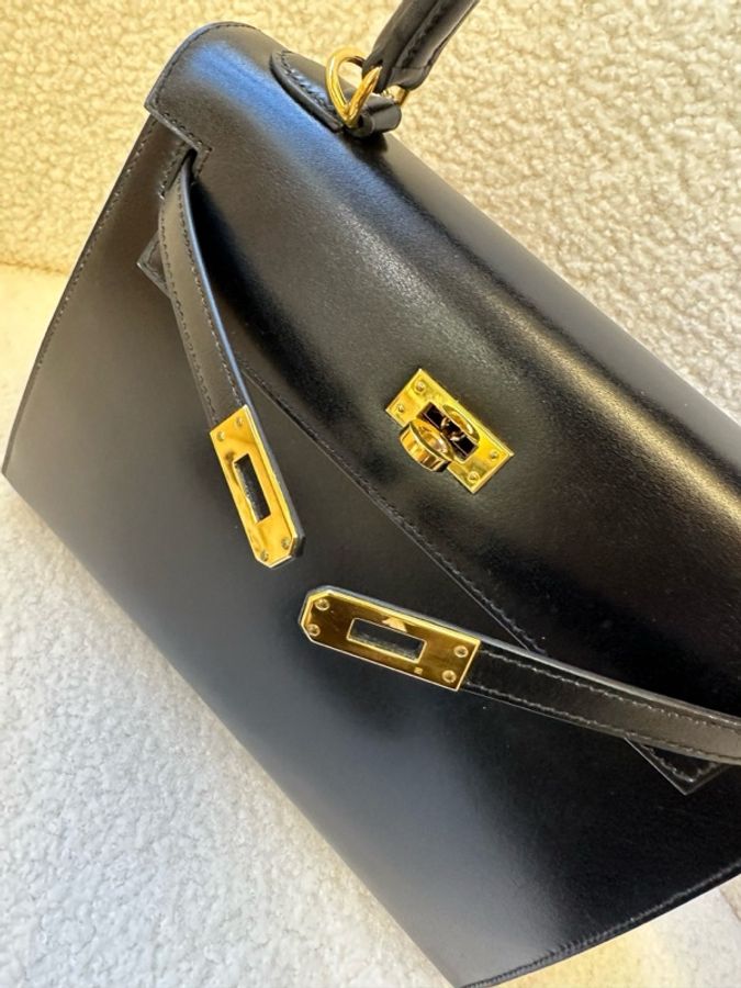 愛馬仕 Kelly 25,黑金(黑色配金色金屬配件),Box 皮,C 刻印。-11