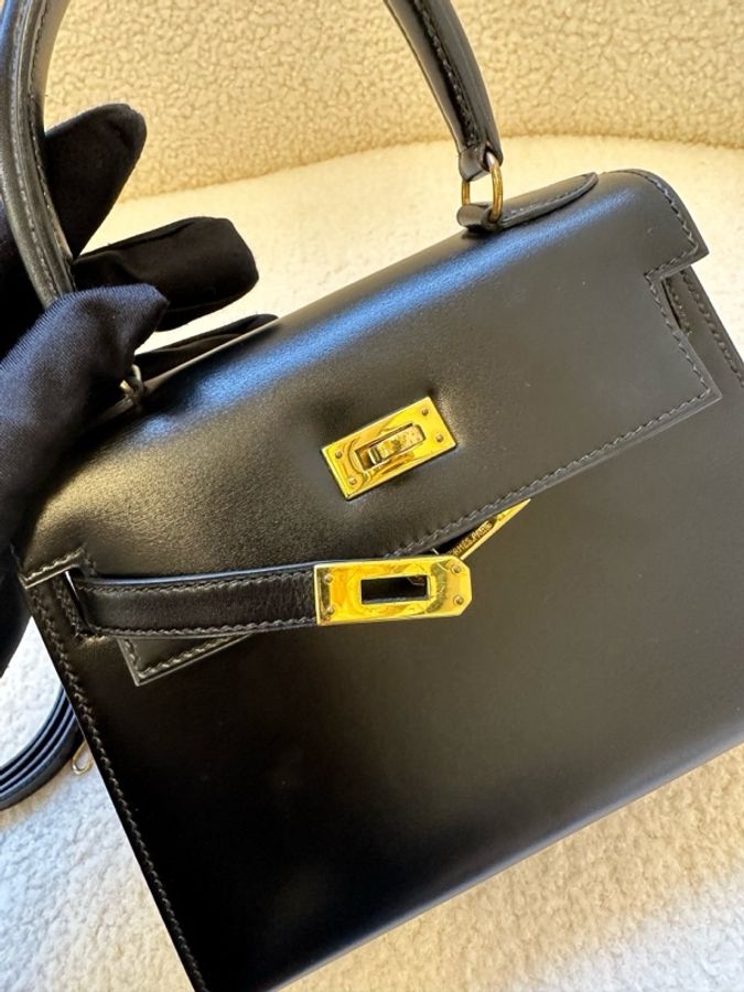 愛馬仕 Hermès Kelly 20 黑金（黑色配金色金屬配件）大耳朵款，Box 皮，1987 年生產，附配件及肩帶。-12