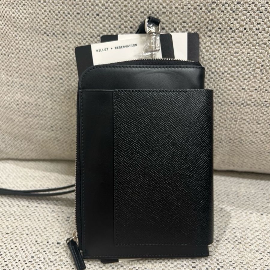 BALENCIAGA護照卡夾PASSPORT機票掛繩包-1